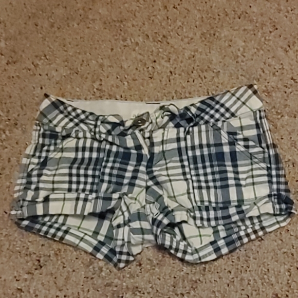 Juniors Aeropostale plaid short shorts - Picture 1 of 3